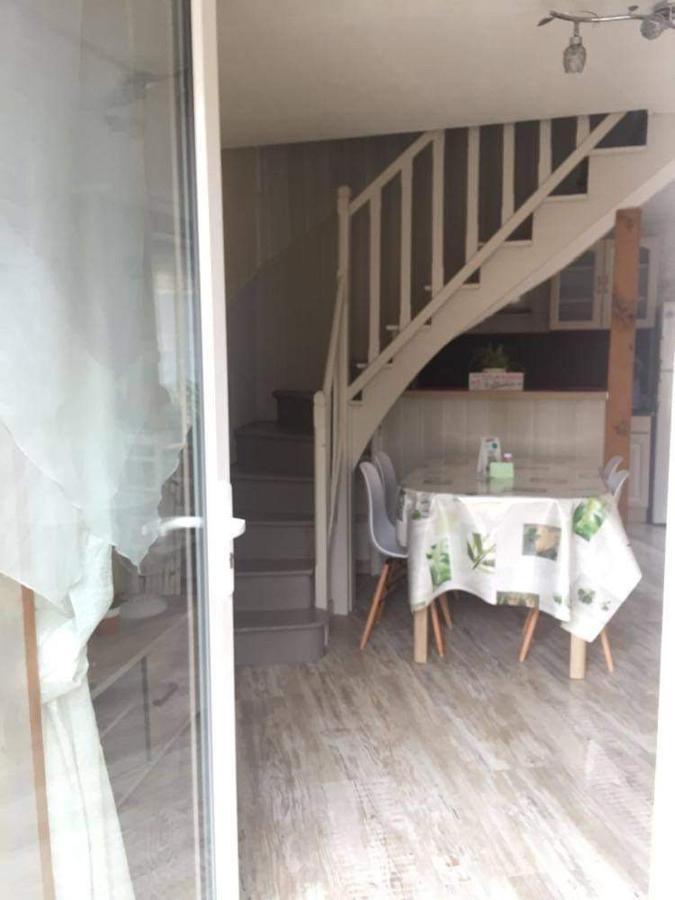 Petite Maison Au Coeur De L Auvergne Jumeaux Exterior foto